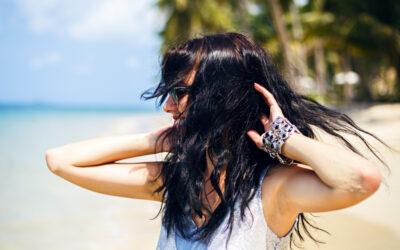 El cuidado del pelo en verano: Cómo proteger tus mechones del sol, la sal y el cloro